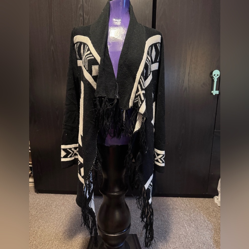 💀 Revamped Black and White Patterned Cardigan